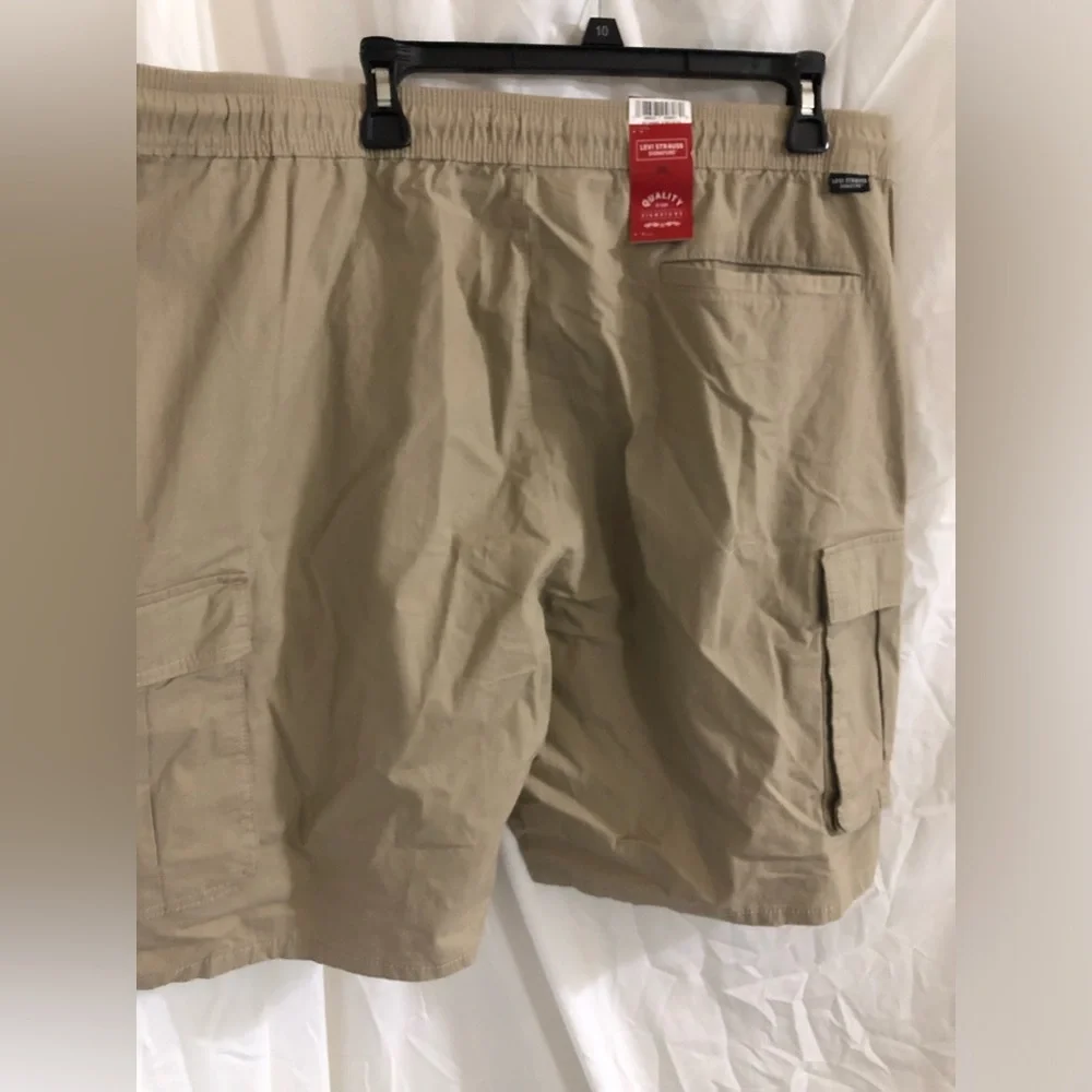 Levi’s signature tan 9” inseam comfort relaxed‎ cargo shorts size 2XL brand new